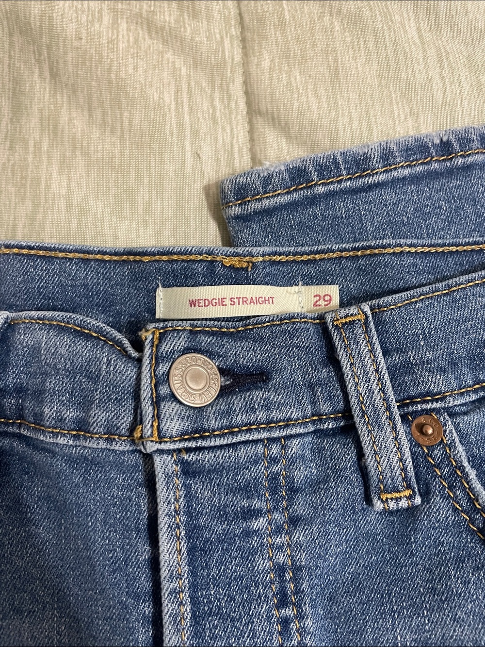 Levi's Wedgie Straight Jeans - Light Blue Denim